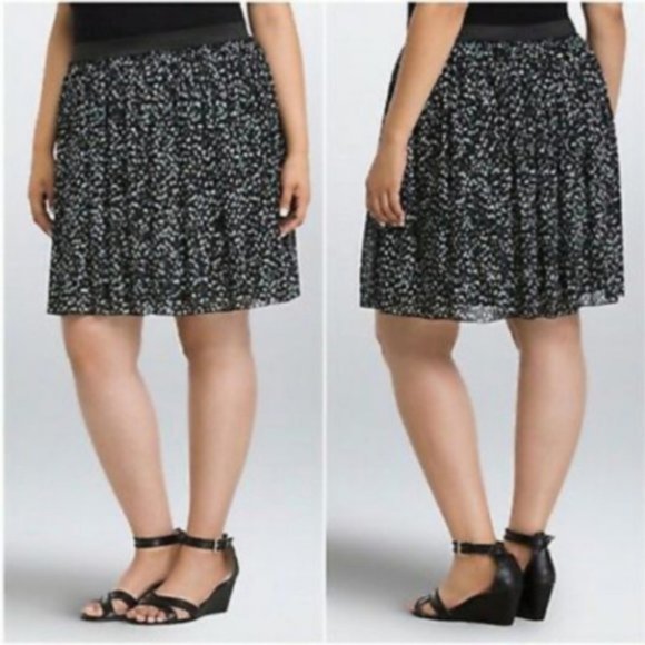 Torrid Green Floral Pleated Chiffon Skirt … - Picture 8 of 8